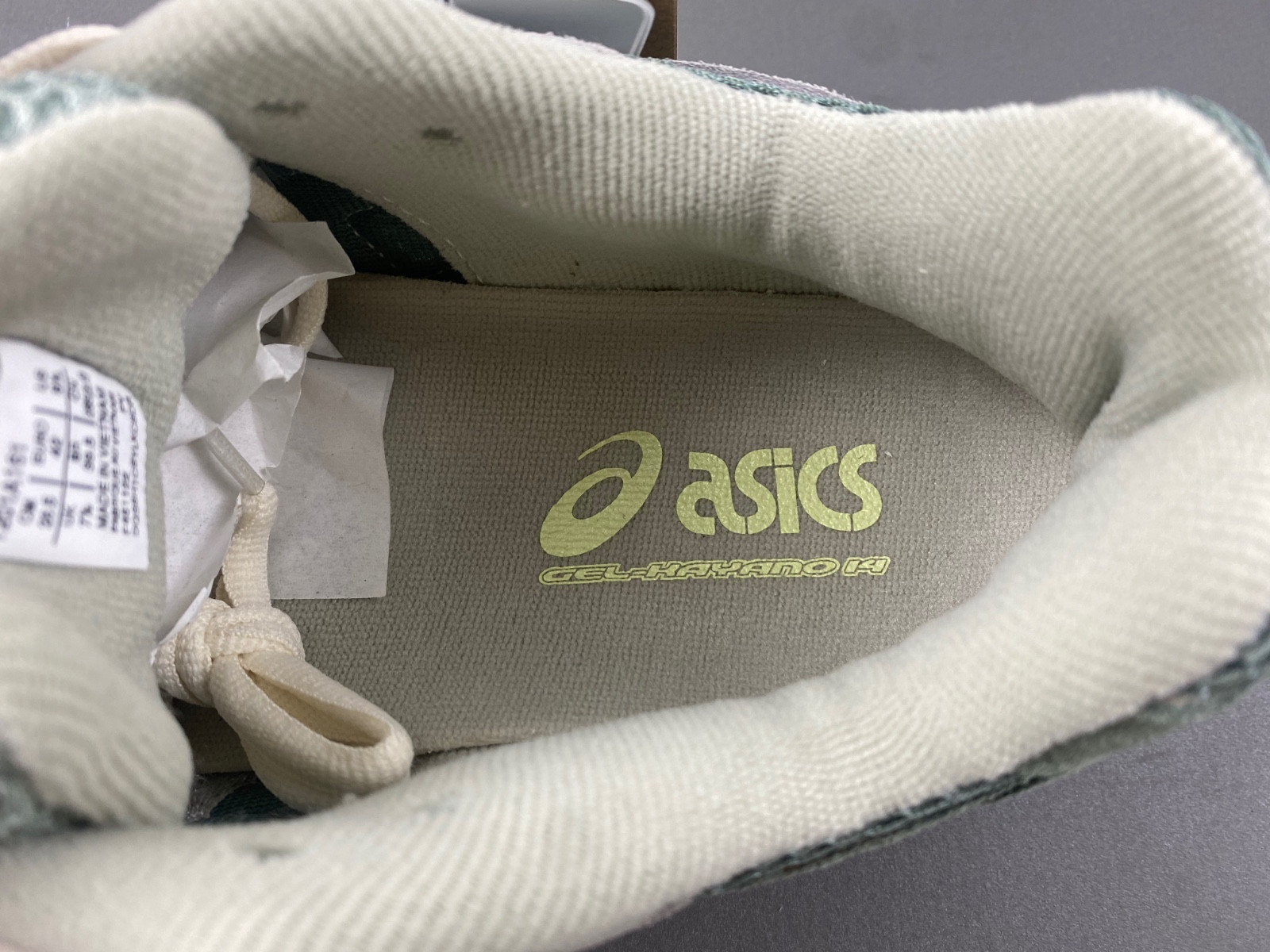 As*ic*s gel-kayano 14  1201a019-026