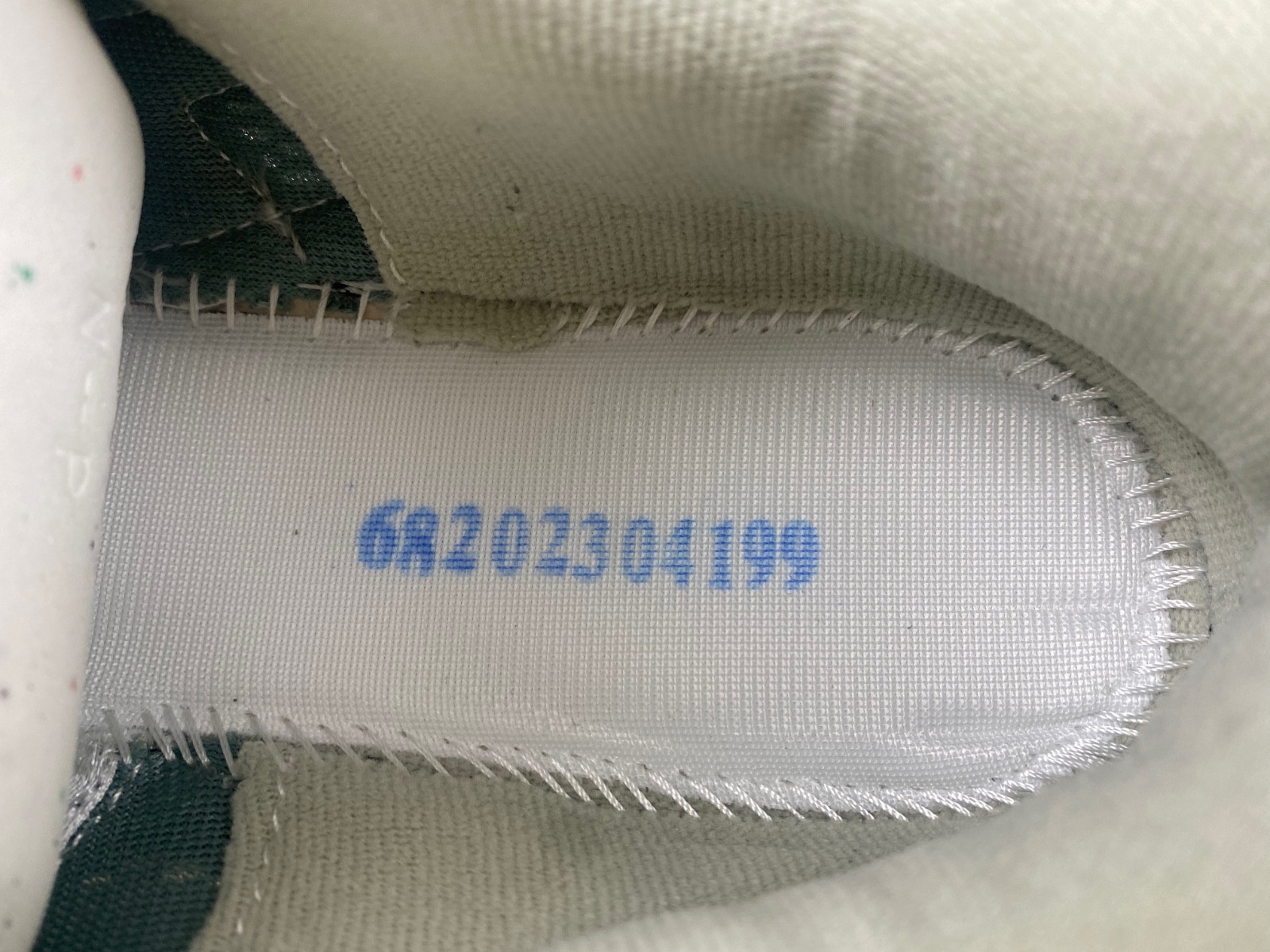 As*ic*s gel-kayano 14  1201a019-026