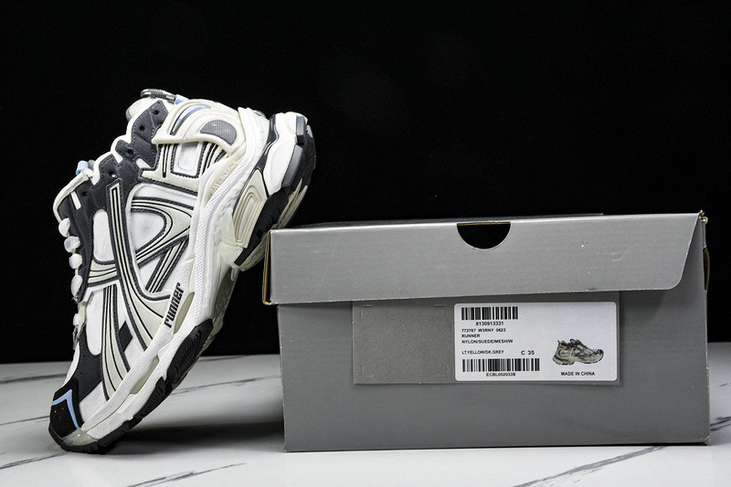 Balenciaga Runner W3RNY 063
