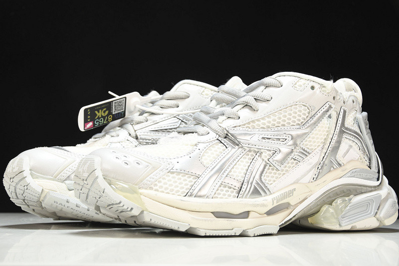 Balenciaga Runner W3RBL-8100