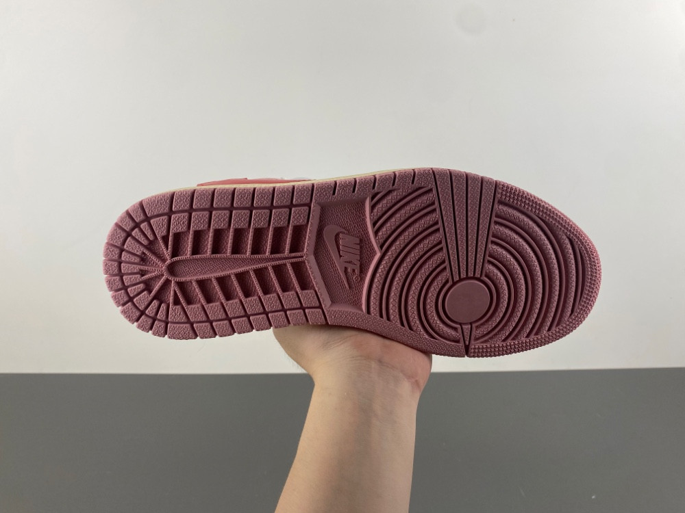 Travis Scott x Air Jordan 1 Low DM7866-100