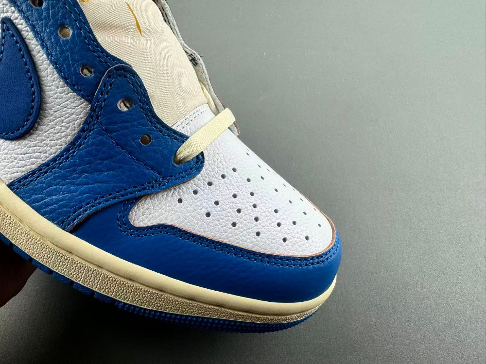 Air Jordan 1 Low UN HQ6998-146