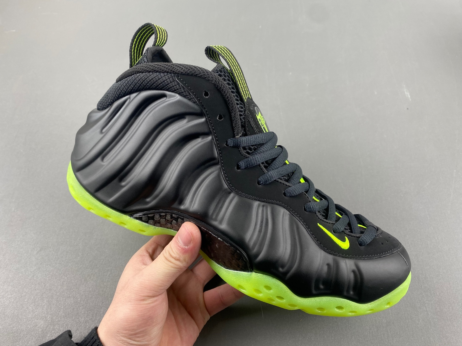 NK Air Foamposite One “Volt” HF2902-001