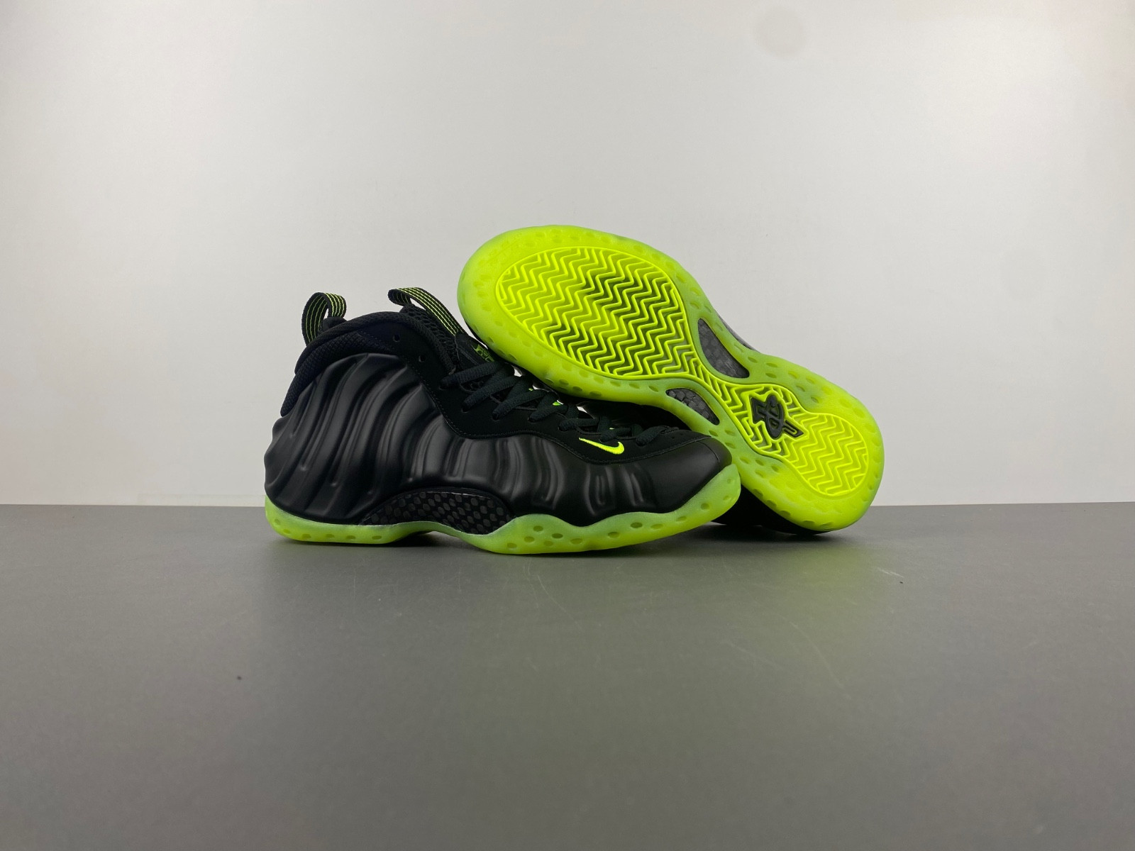 NK Air Foamposite One “Volt” HF2902-001