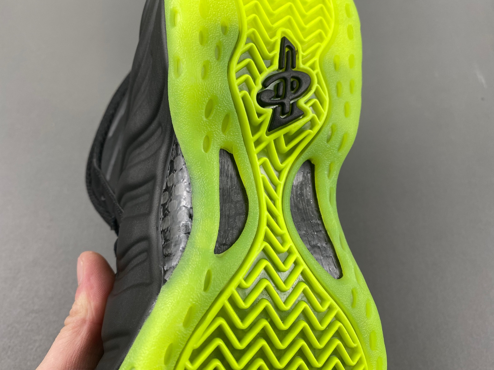 NK Air Foamposite One “Volt” HF2902-001