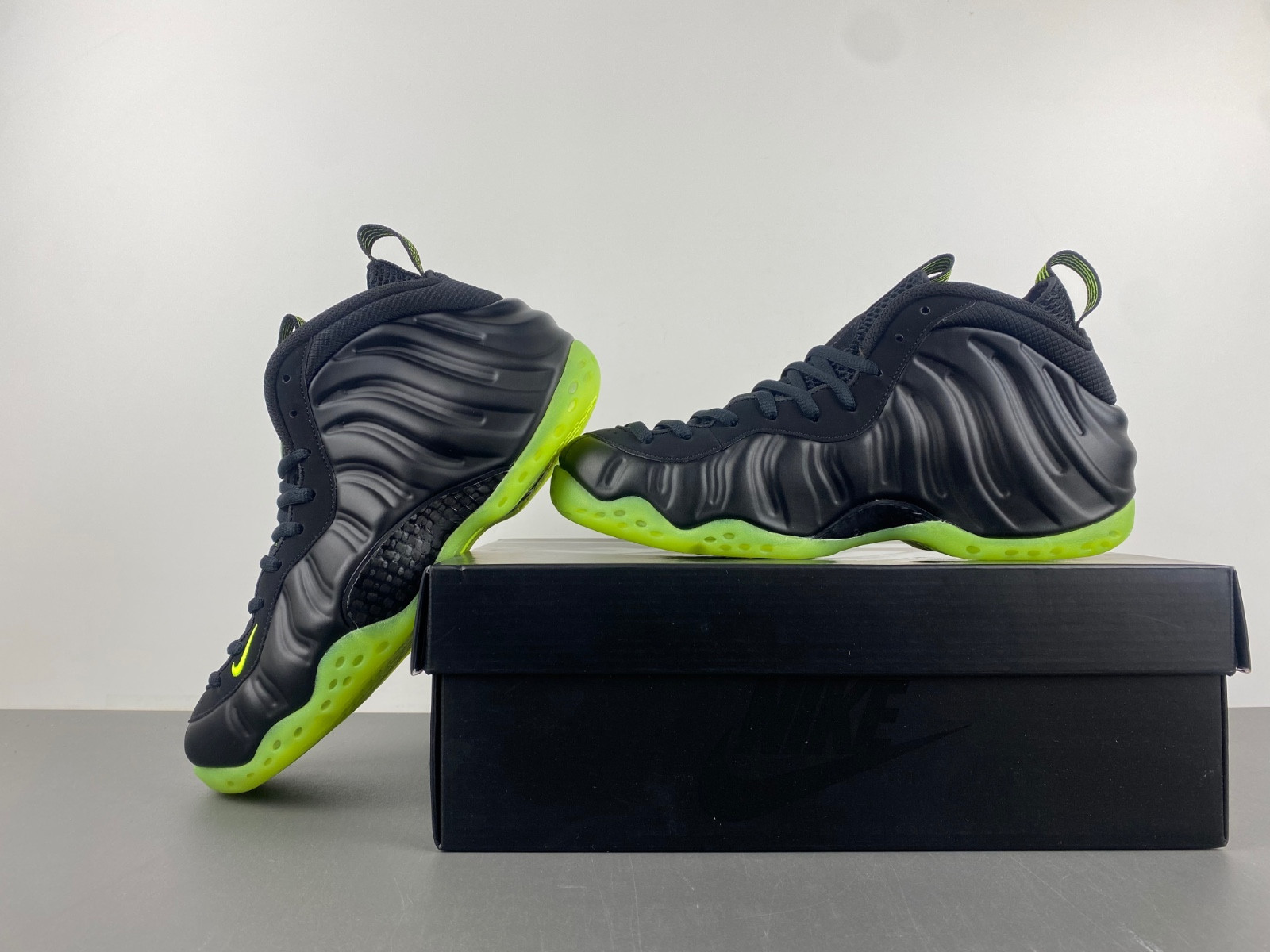 NK Air Foamposite One “Volt” HF2902-001