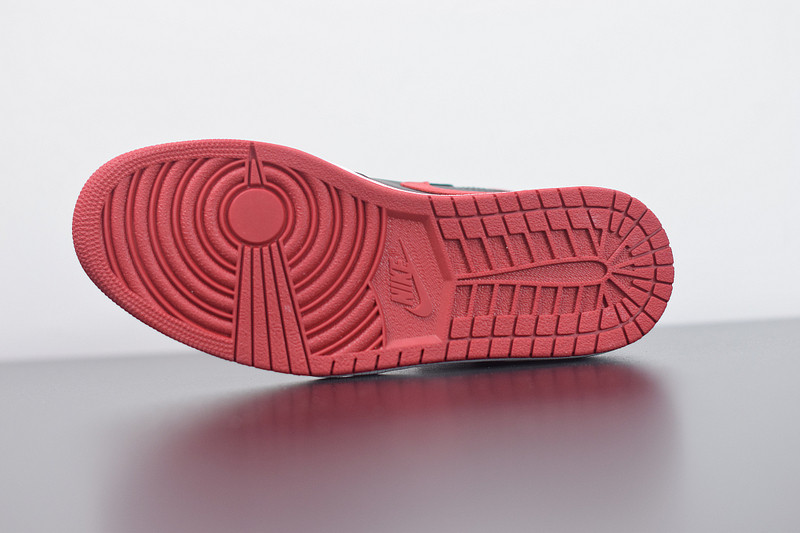 Air Jordan 1 Retro High OG Bred 555088-001