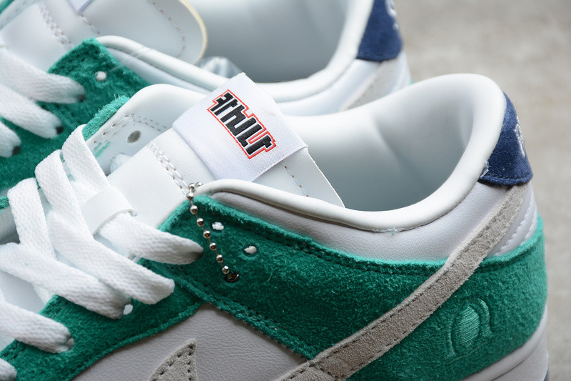 Kasina x Nike Dunk Low Road Sign CZ6501-101