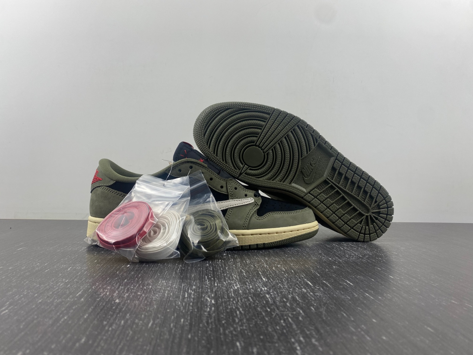 Travis Scott x Air Jordan 1 Low OG DM7866-002