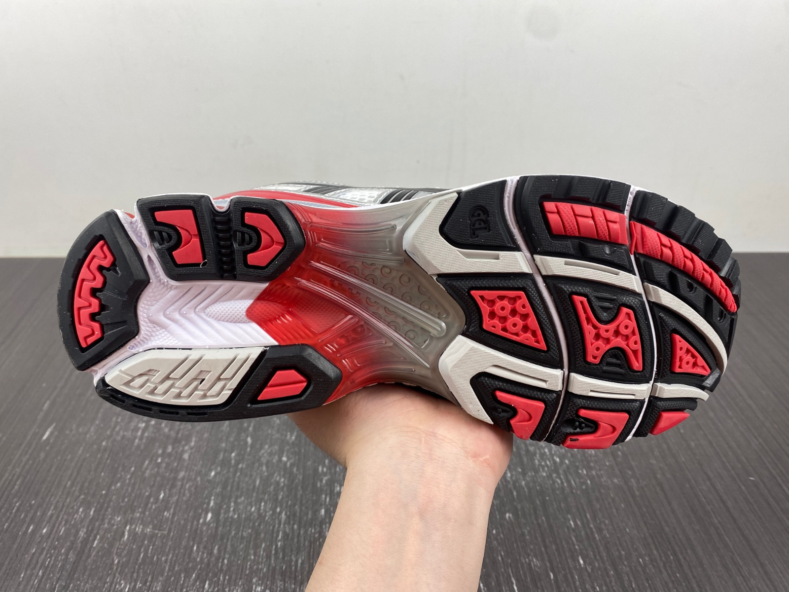 As*ic*s gel-kayano 14 1201a019-103