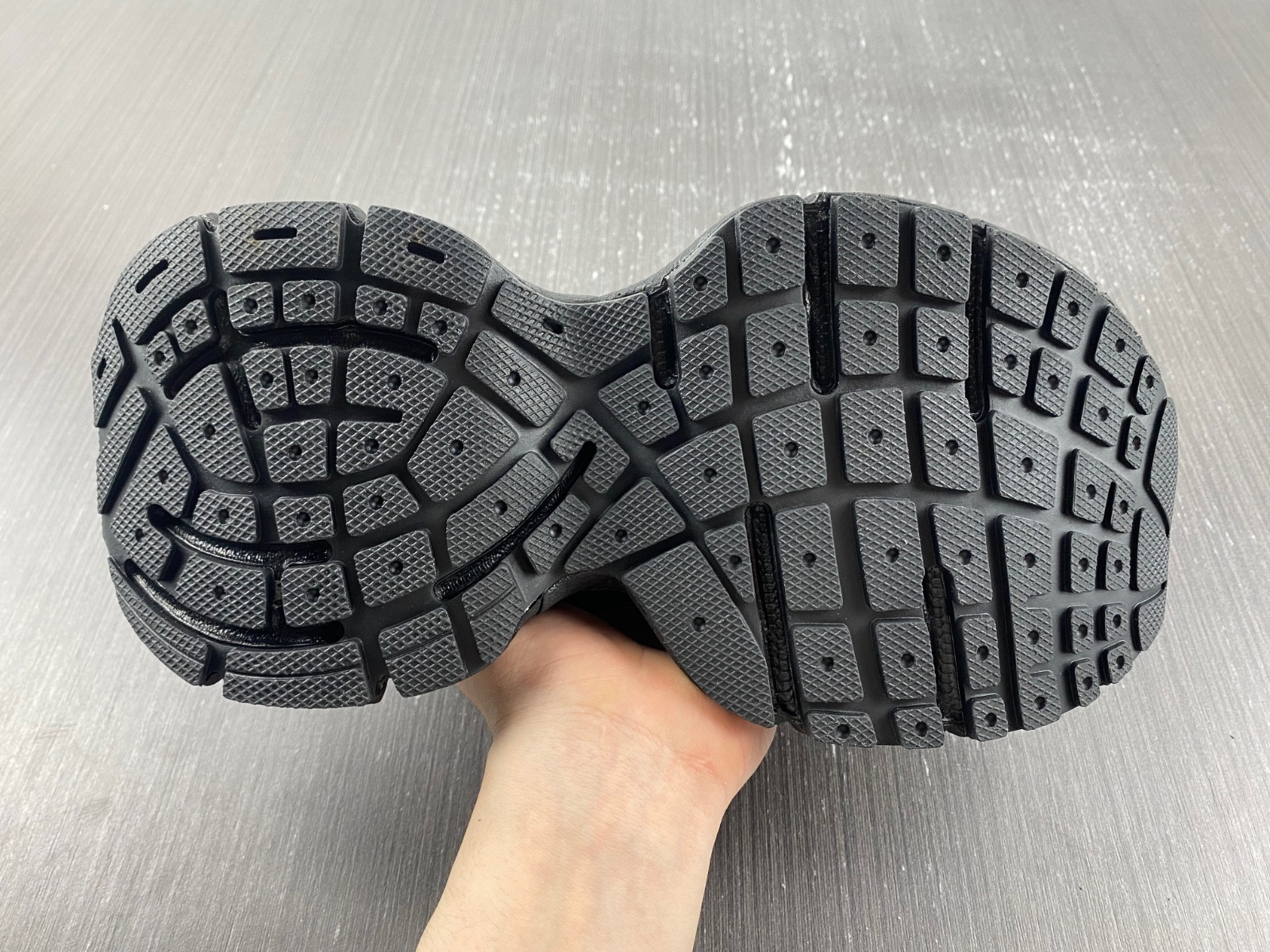 Ba*len*cia*ga 3xl  734733 w3rb5 0218