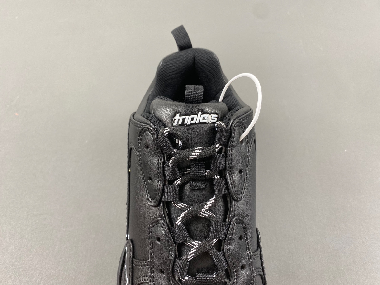 Ba*len*cia*ga triple s