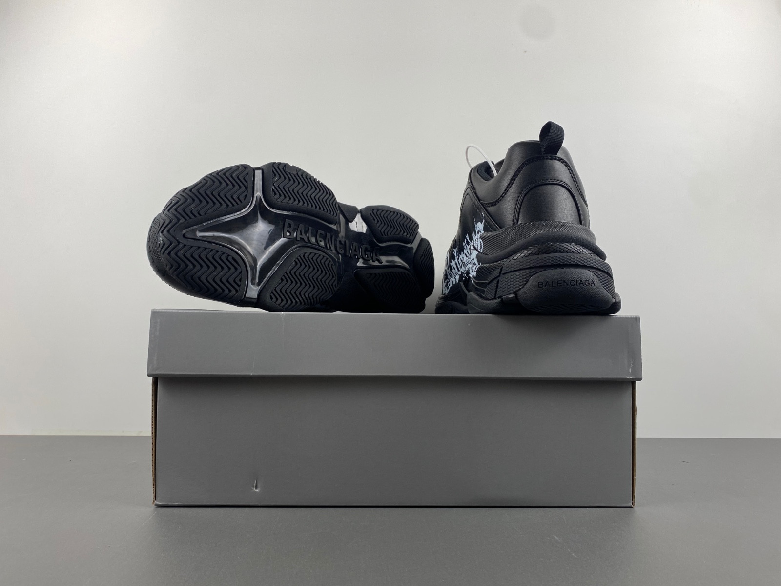 Ba*len*cia*ga triple s