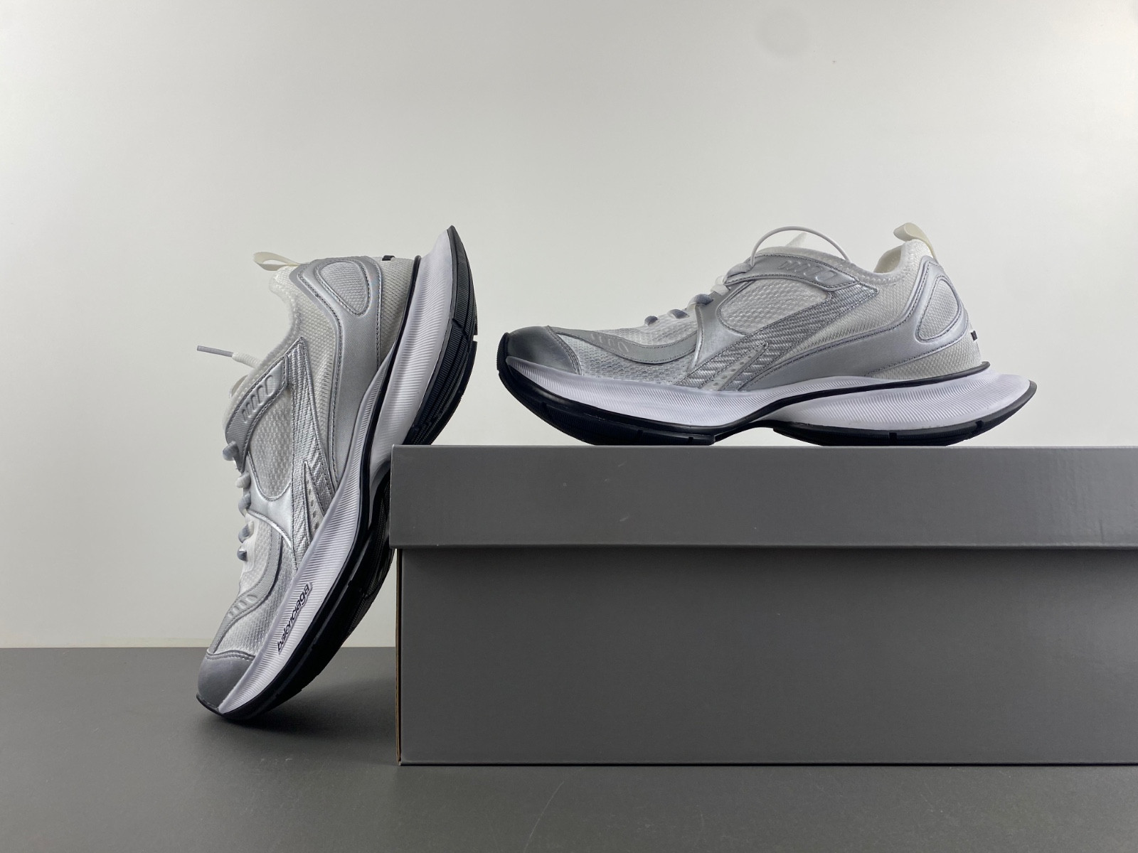 Ba*len*cia*ga runner 793945 wflgy 9100