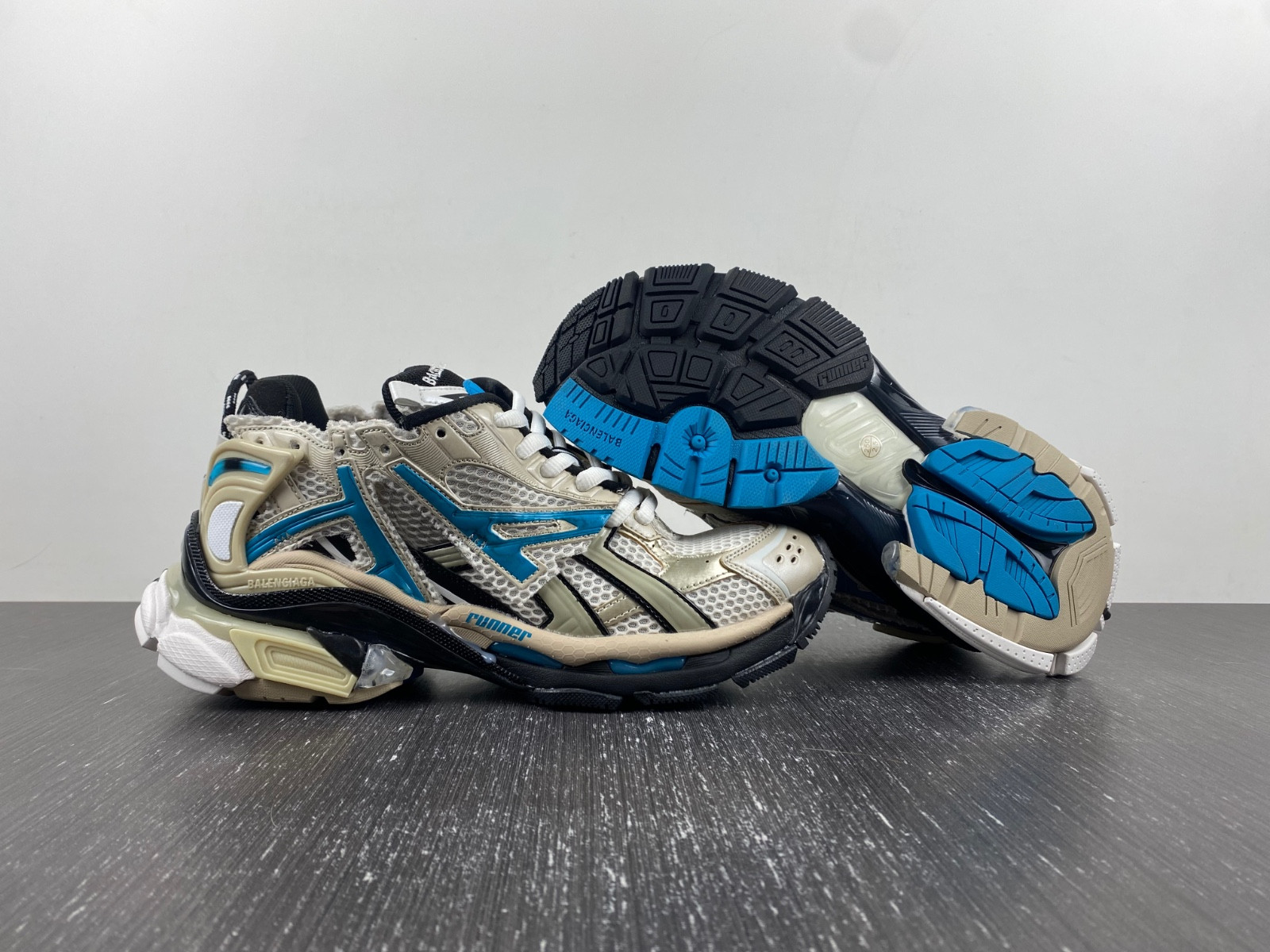 Ba*len*cia*ga runner 677403 w2rb6 2028