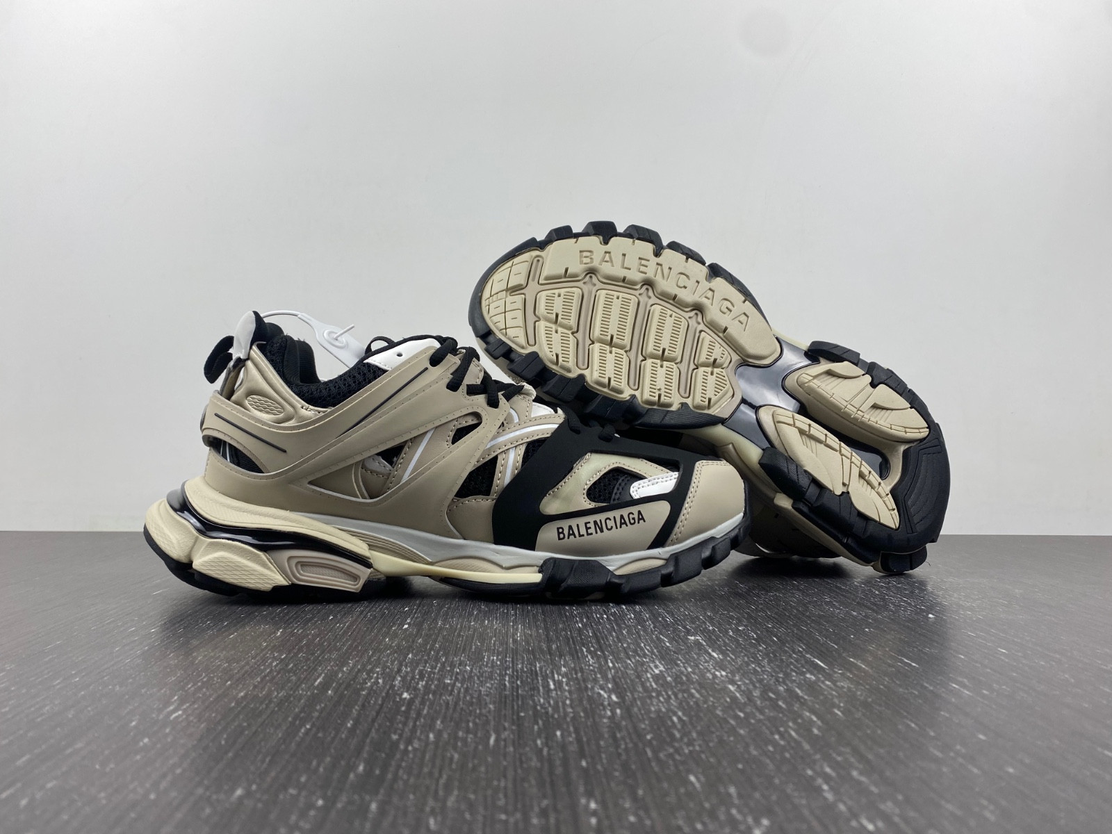 Ba*len*cia*ga track 542023 w3ac4 8071