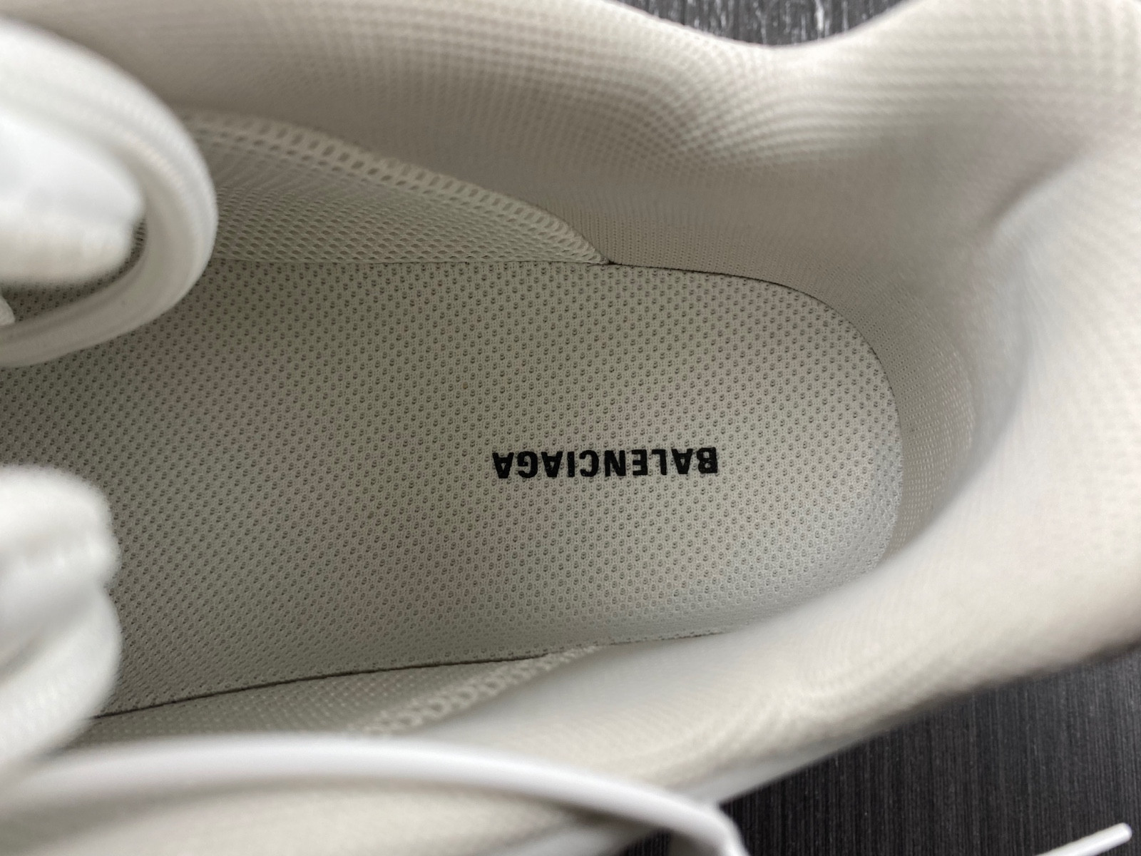 Ba*len*cia*ga triple s 524039 w2fa8 9010