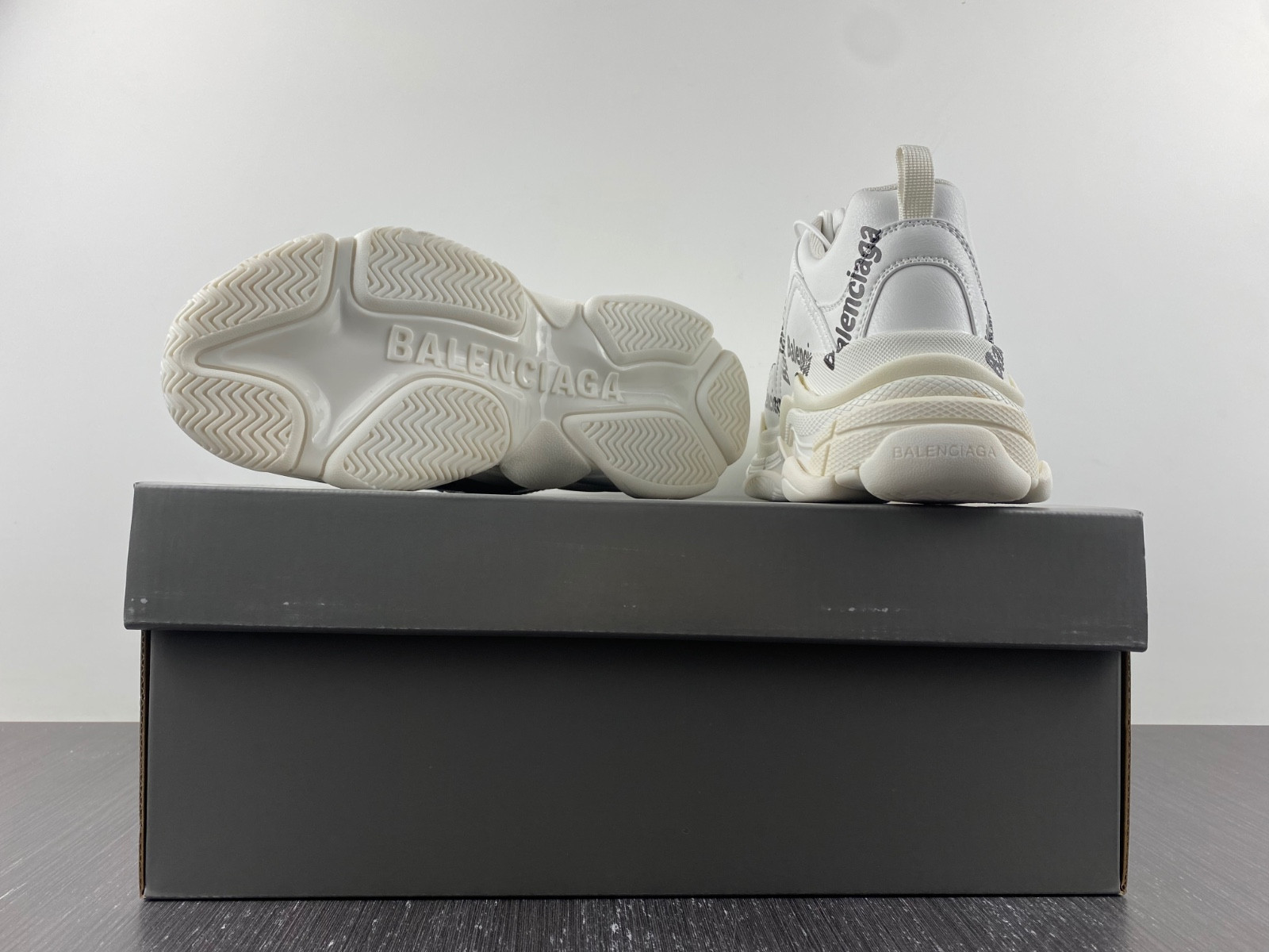 Ba*len*cia*ga triple s 524039 w2fa8 9010