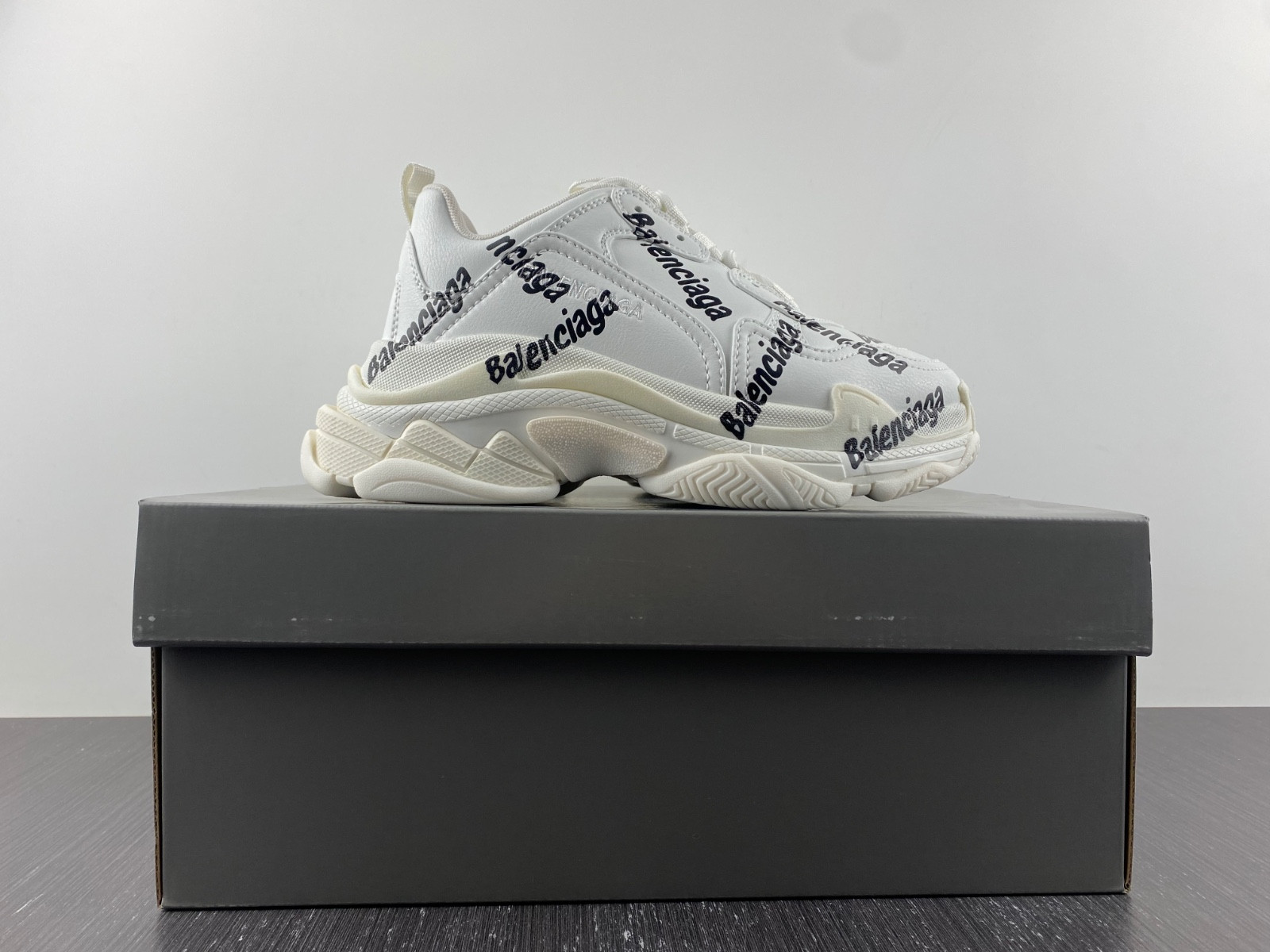 Ba*len*cia*ga triple s 524039 w2fa8 9010