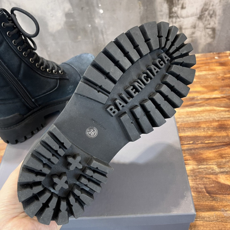 Ba*len*cia*ga boots