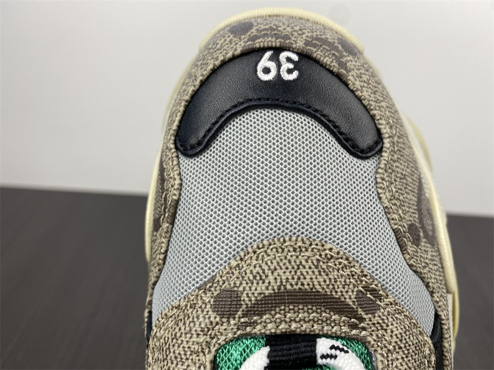 Ba*len*cia*ga triple s x gc