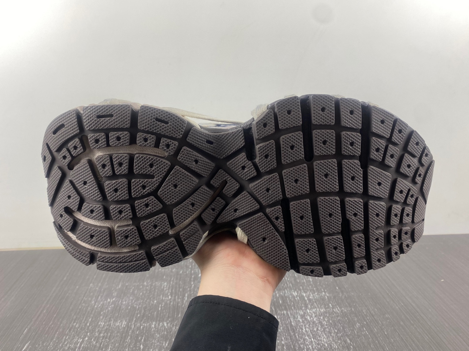 Ba*len*cia*ga phantom sneaker 778698 w3xll 0525