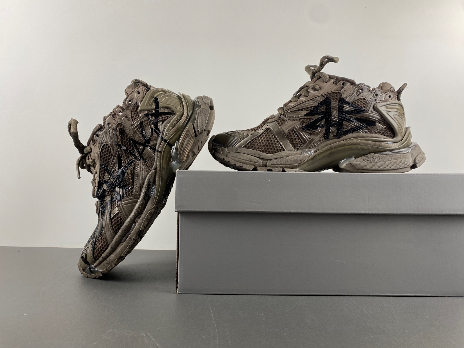 Ba*len*cia*ga runner 677403w3rbq 2010