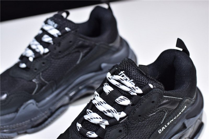 BLCG Triple S Clear Sole Black 541624 W0901 1000