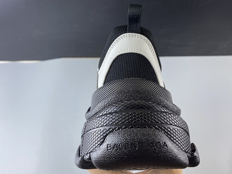 BLCG Triple S 583546-W06F1-0841