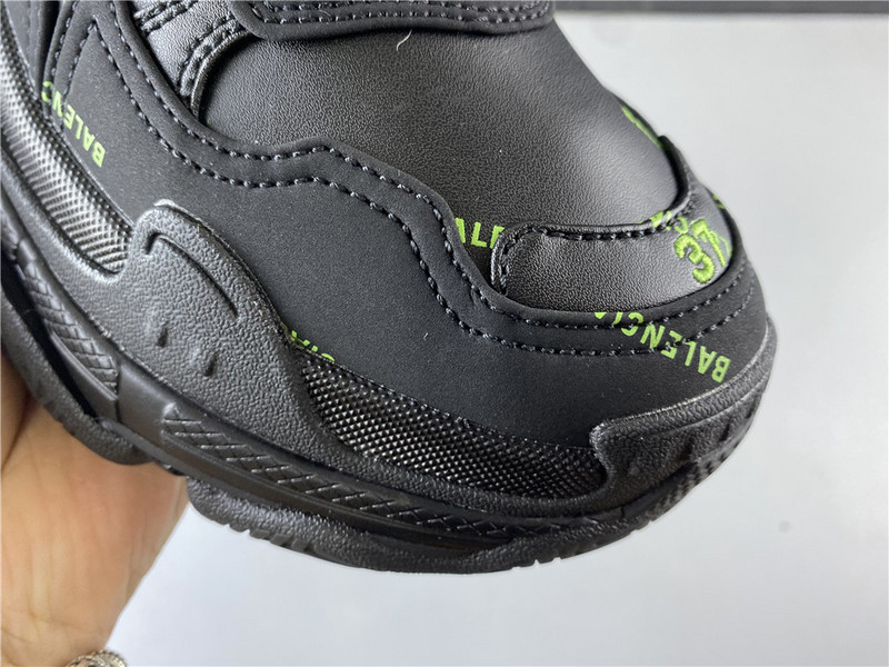 BLCG Triple S 542039-W2FA1-7633