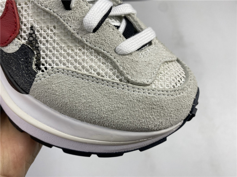 Sacai x Nike VaporWaffle “Royal Fuchsia”CV1363-100