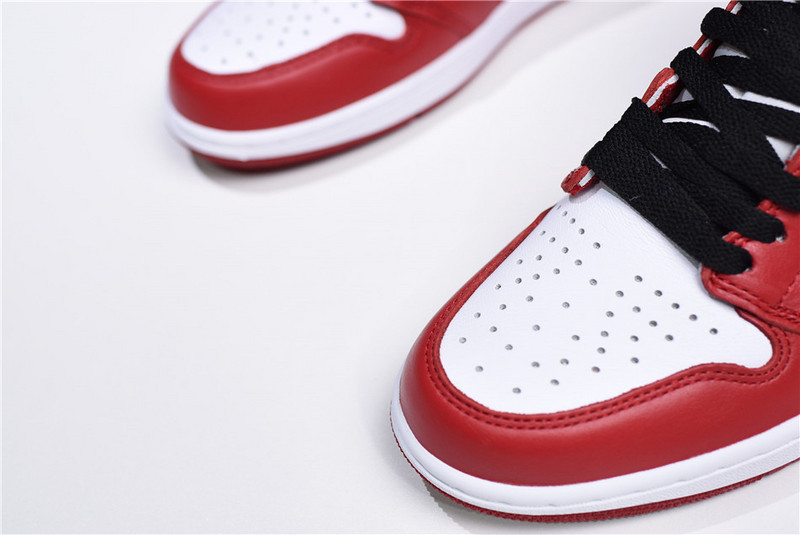 Air Jordan 1 Retro High OG "Chicago" 555088-101