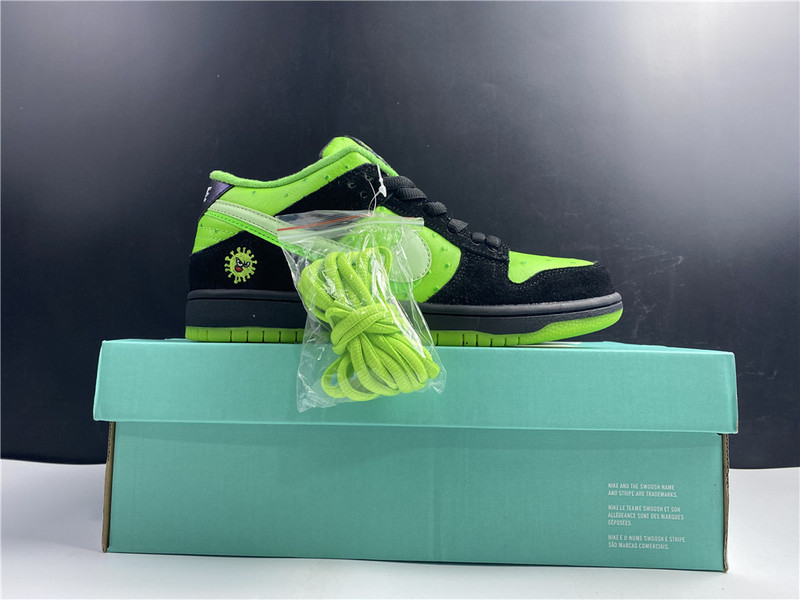 Nike SB Dunk Low “Stay Home”