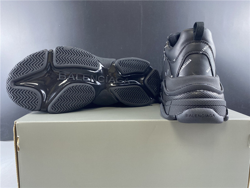 BLCG Triple S 524039-W06E2-2020