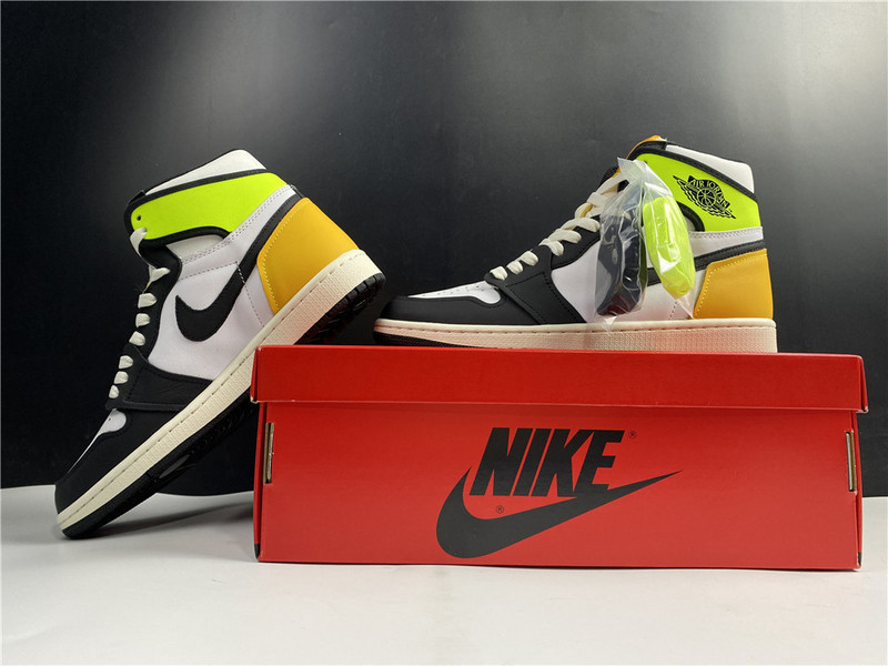 Air Jordan 1 Retro High OG “Volt Gold” 555088-118