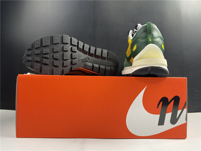 Nike Vaporwaffle sacai Tour Yellow CV1363-700