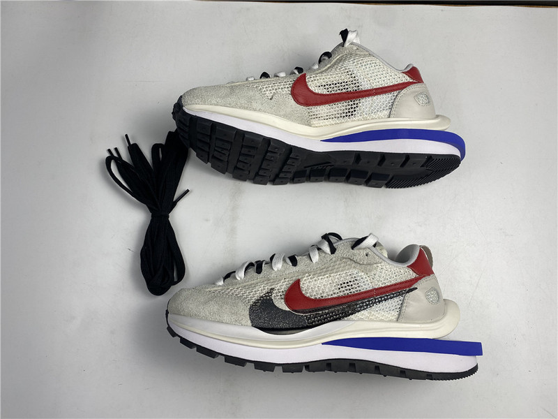 Sacai x Nike VaporWaffle “Royal Fuchsia”CV1363-100