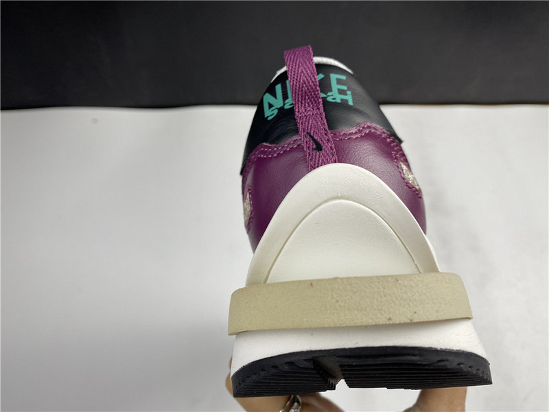 Sacai x Nike Vaporwaffle "String/Black Villain-Red" DD3035-200