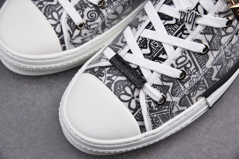 DR B23 High Top Sneaker