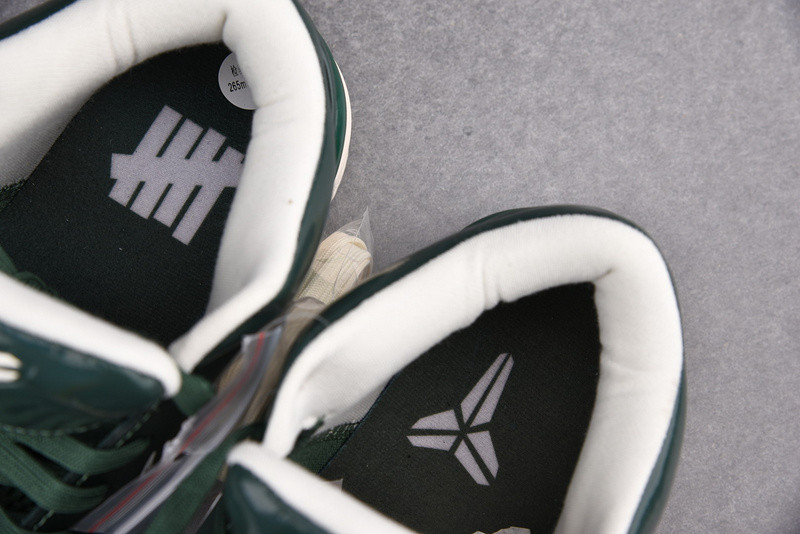 Undefeated x Nike Kobe 4 Protro “Bucks” CQ3869-301