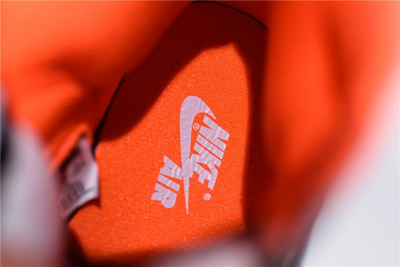 Air Jordan 1 Retro High OG “Neutral Grey” 555088-018