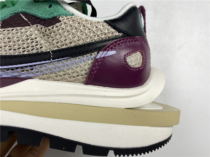 Sacai x Nike Vaporwaffle "String/Black Villain-Red" DD3035-200