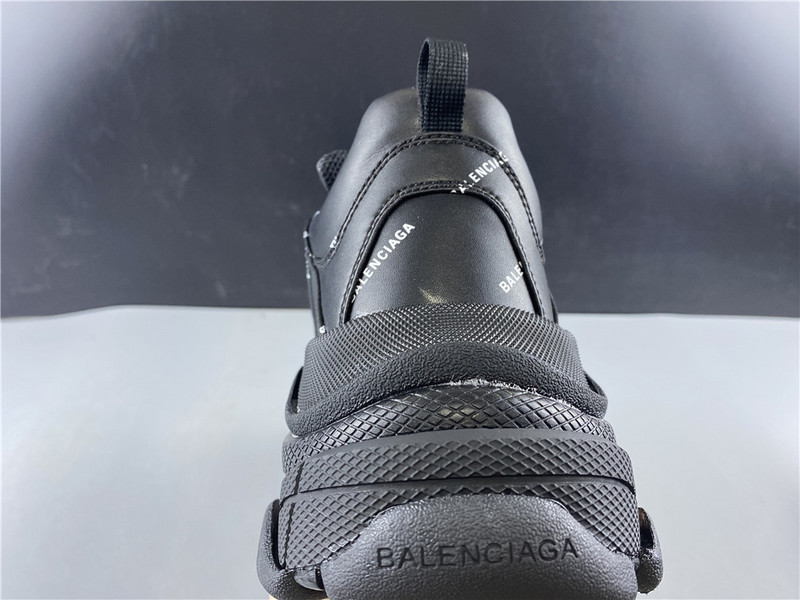 BLCG Triple S 524039-W06E2-2020