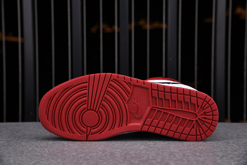 Air Jordan 1 Mid “Chicago” 554724-173