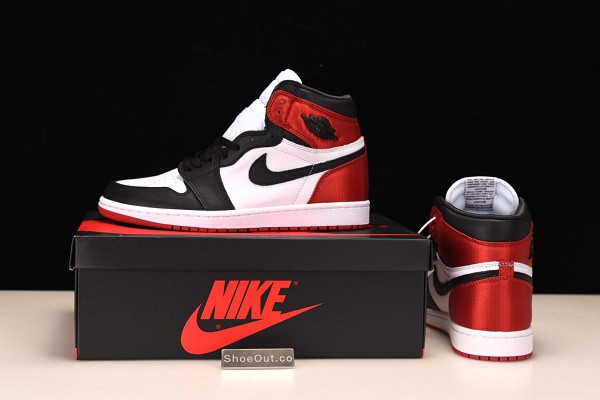 Air Jordan 1 Retro High “Satin Black Toe” CD0461-016