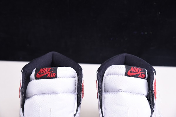 Air Jordan 1 High OG “Light Smoke Grey” 555088-126