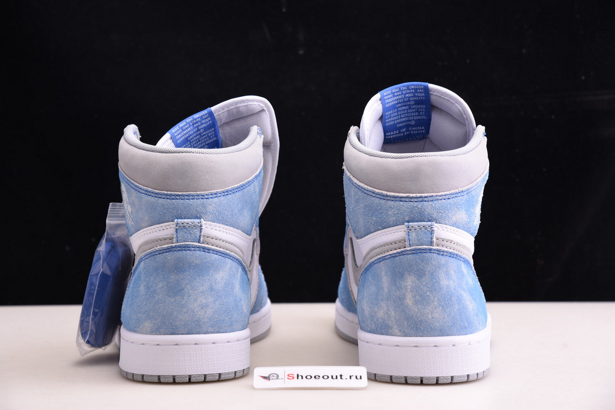 Air Jordan 1 High OG “Hyper Royal” 555088-402