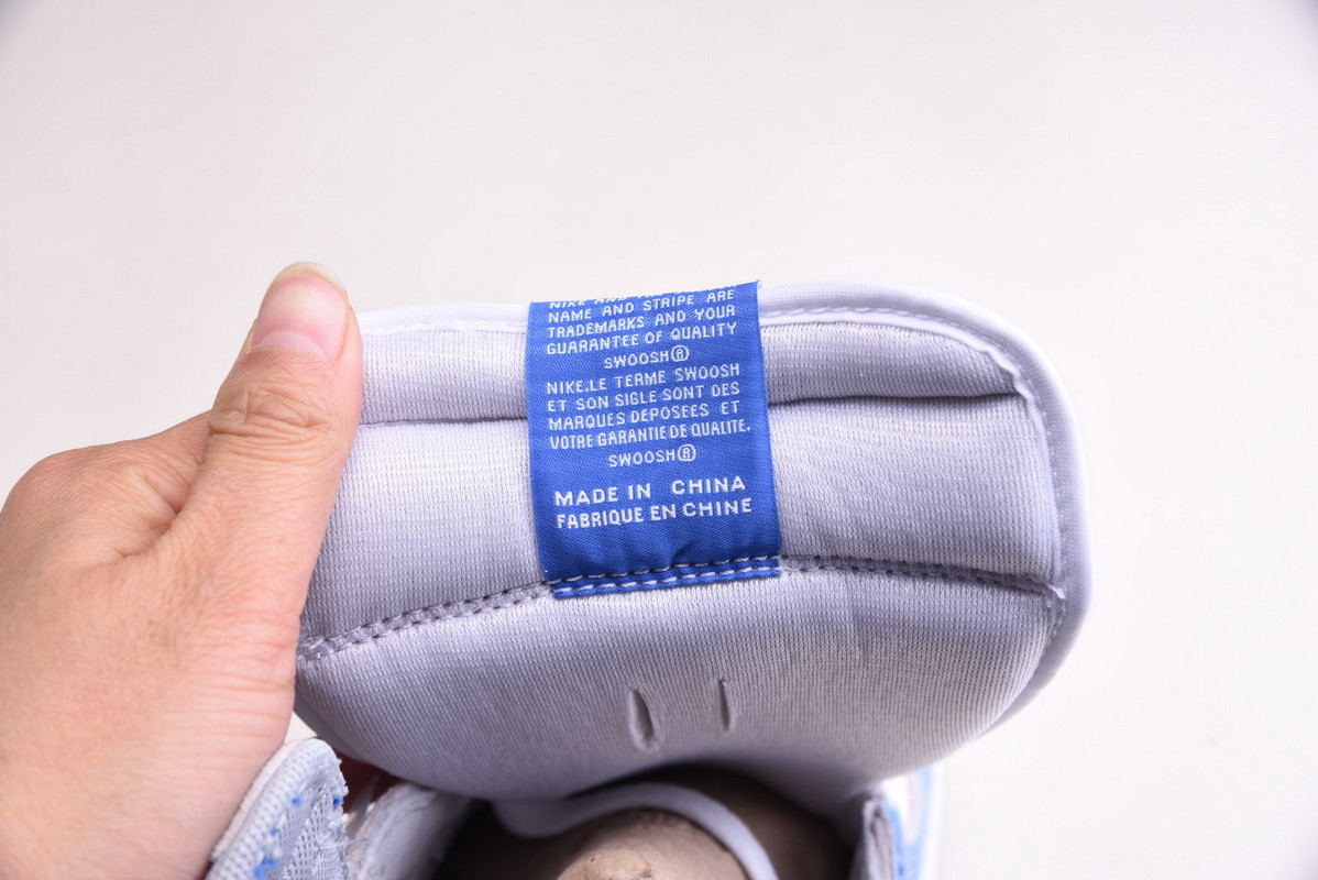 Air Jordan 1 High OG “Hyper Royal” 555088-402