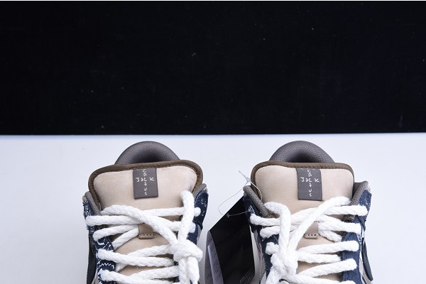 Travis Scott x Nike SB Dunk Low CT5053-001