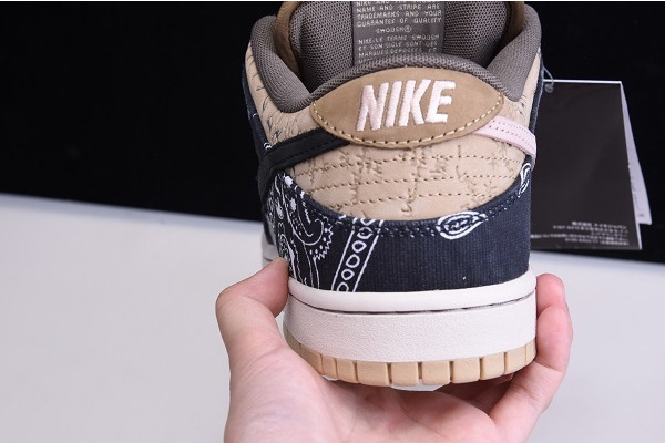 Travis Scott x Nike SB Dunk Low CT5053-001